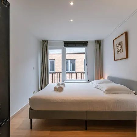 Huswell - Modern In Historic