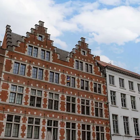 Huswell - Modern In Historic Apartment *
