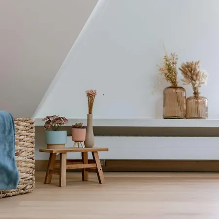 Huswell - Modern In Historic Apartment *