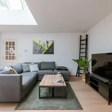 Huswell - Modern In Historic