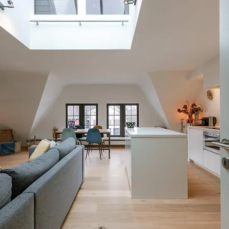 Huswell - Modern In Historic *